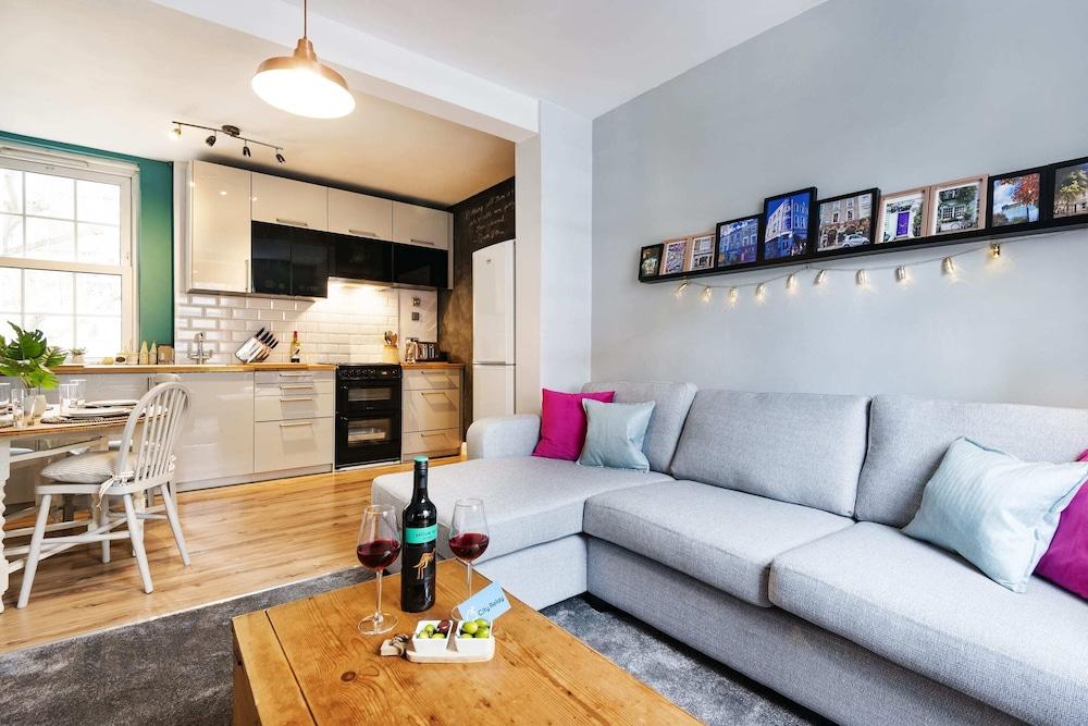 Lovely Portobello Apartment Near Westbourne Park - Tap to explore photos