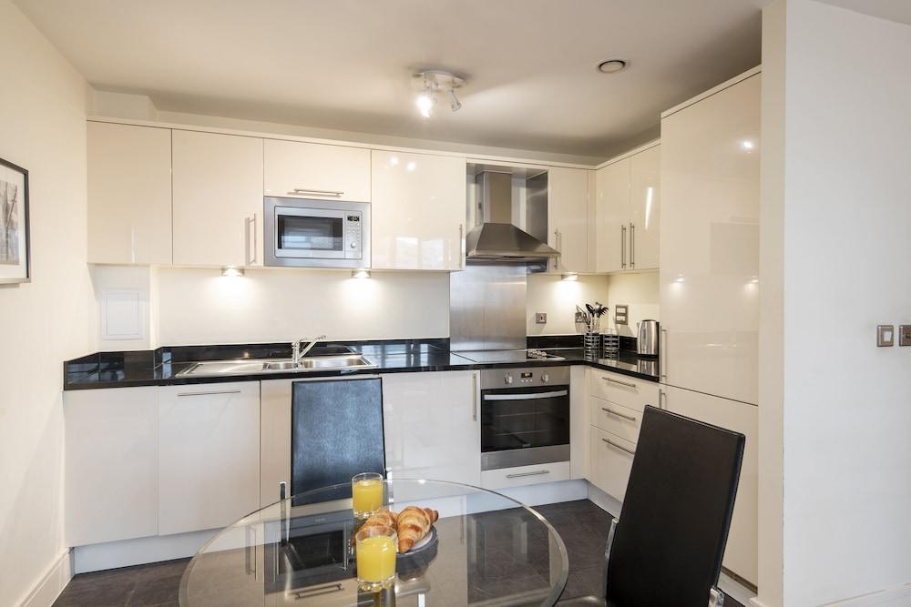 Charming 1-bed Apartment in Great Suffolk Street - Tap to explore photos