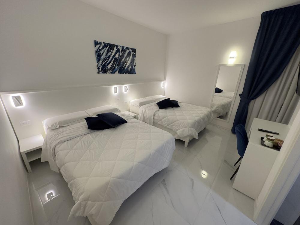 Hotel Smart Cruise Room Type - Deluxe Quadruple Room