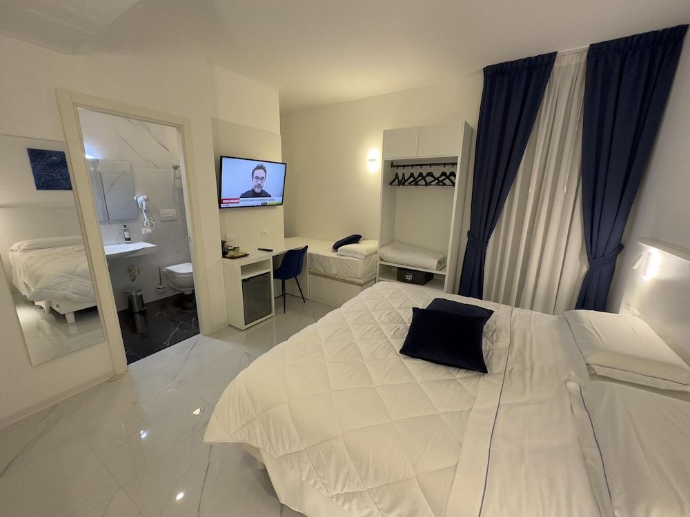 Hotel Smart Cruise Room Type - Deluxe Triple Room