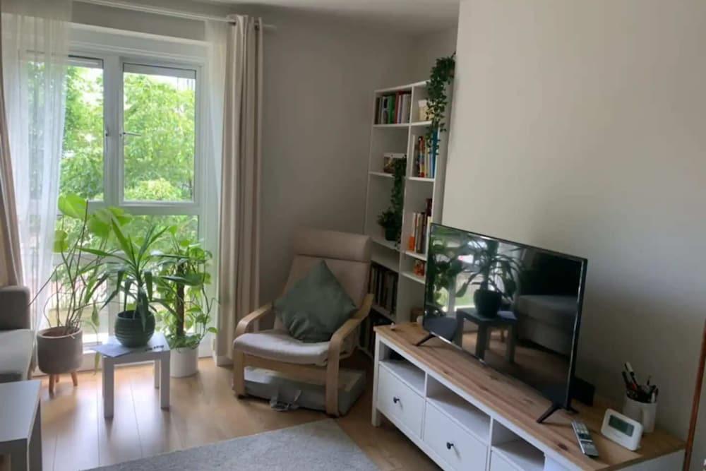 Inviting 1BD Flat - Primrose Hill - Tap to explore photos