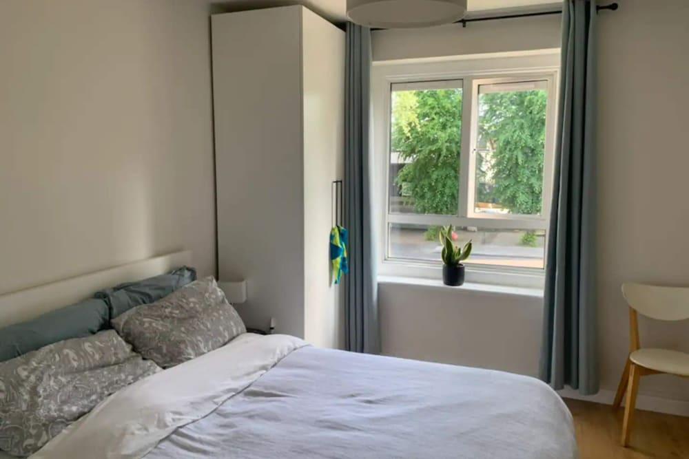 Inviting 1BD Flat - Primrose Hill - Tap to explore photos