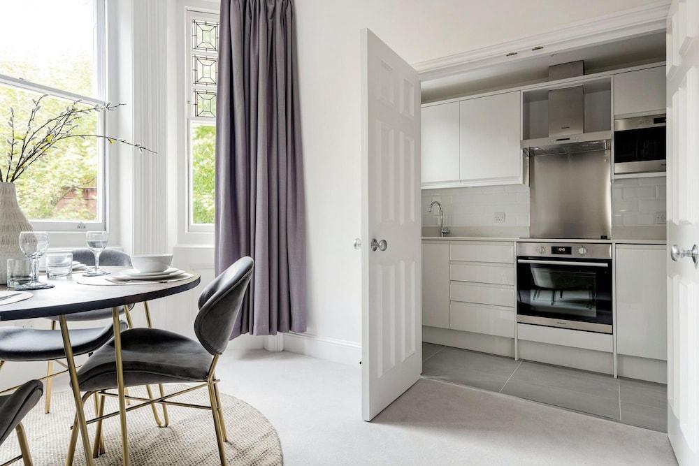 The Belgravia Suite Next to Sloane Square - Tap to explore photos
