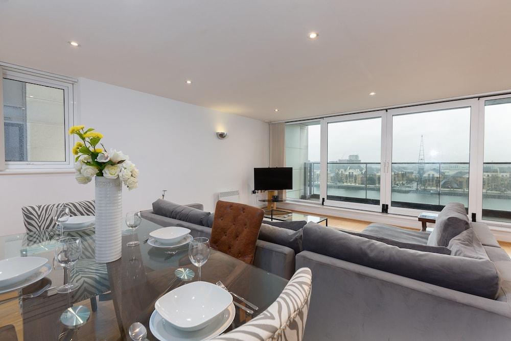 Waterside Bliss 2 Bed 2 Bath Apartment - Tap to explore photos