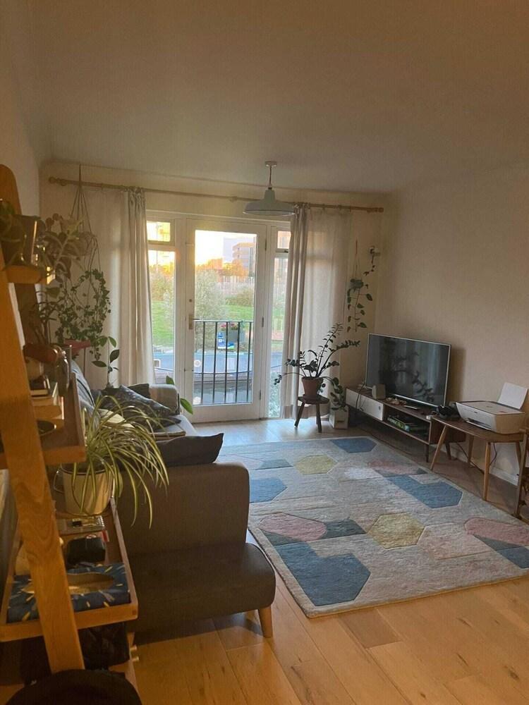 Tranquil 1 Bedroom Apartment With River View - Tap to explore photos