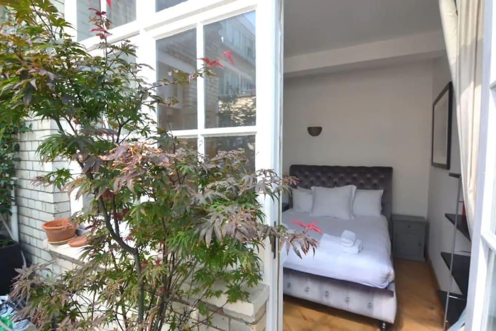 Bright 1 Bedroom Flat Near Liverpool Street - Tap to explore photos