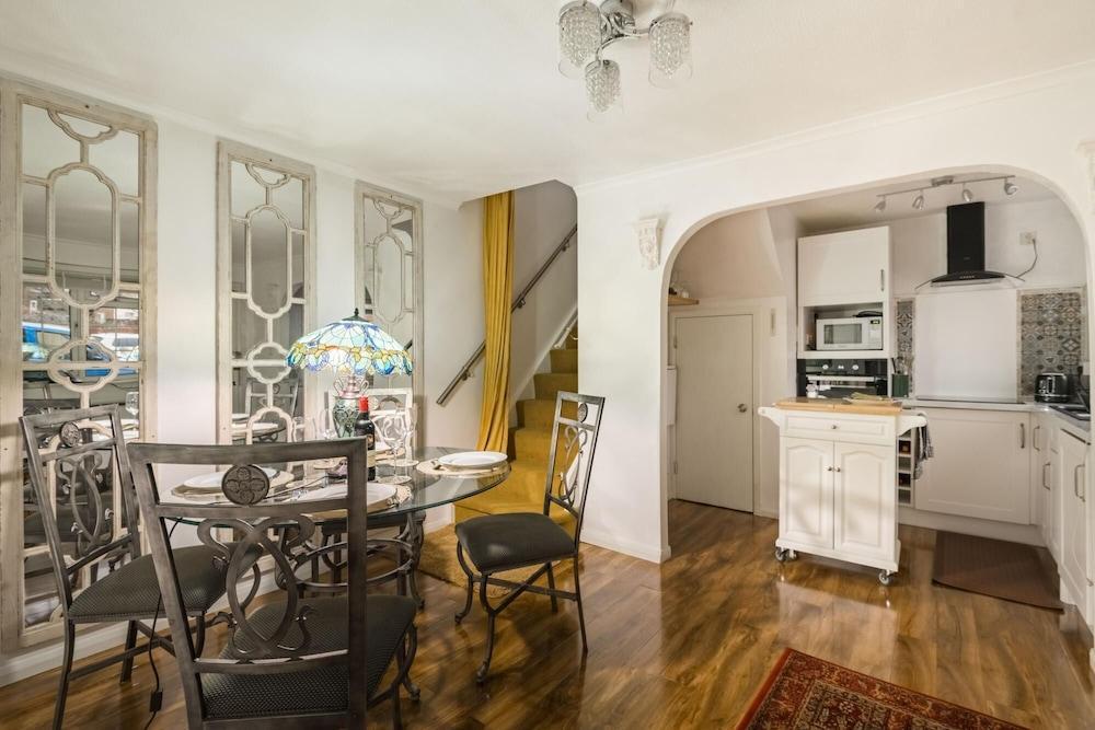 Exclusive Home in Acton - Tap to explore photos