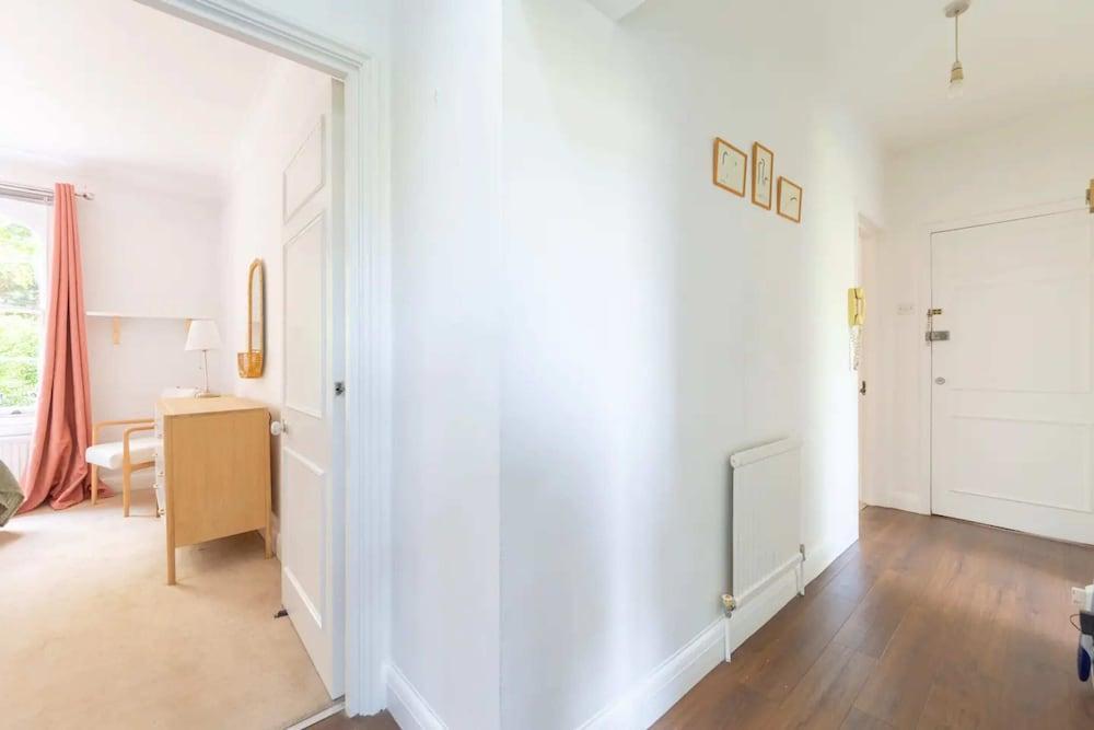 Charming & Central 2BD Flat - Islington - Tap to explore photos