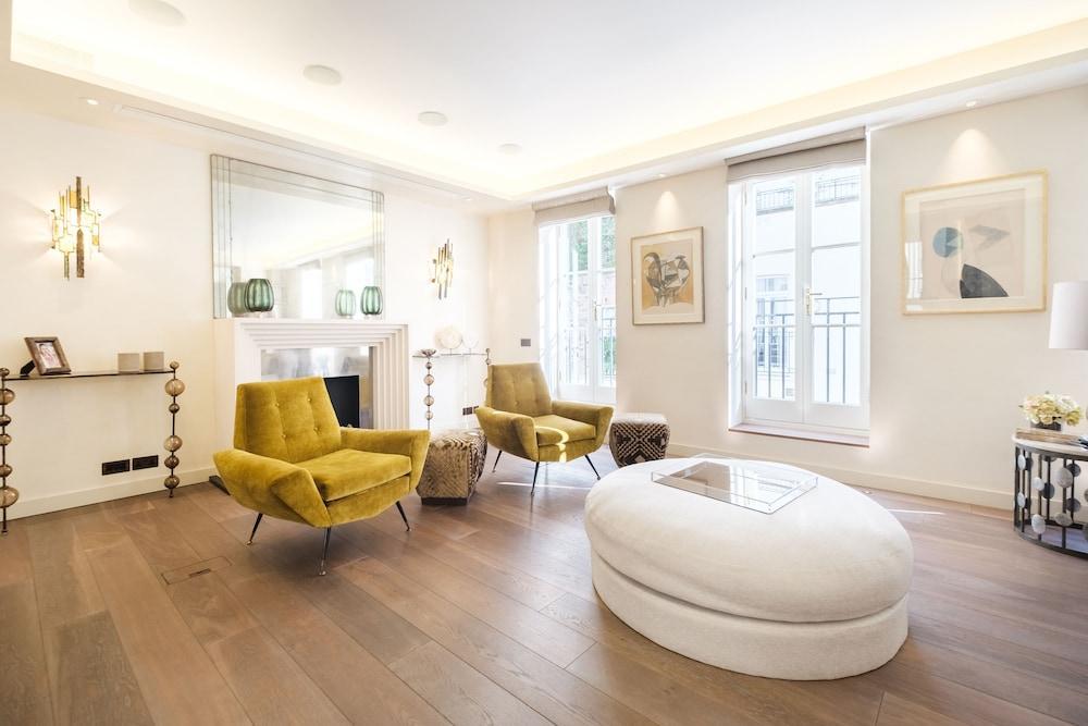 Luxury Home with 3 Bed 2 Bath in London - Tap to explore photos