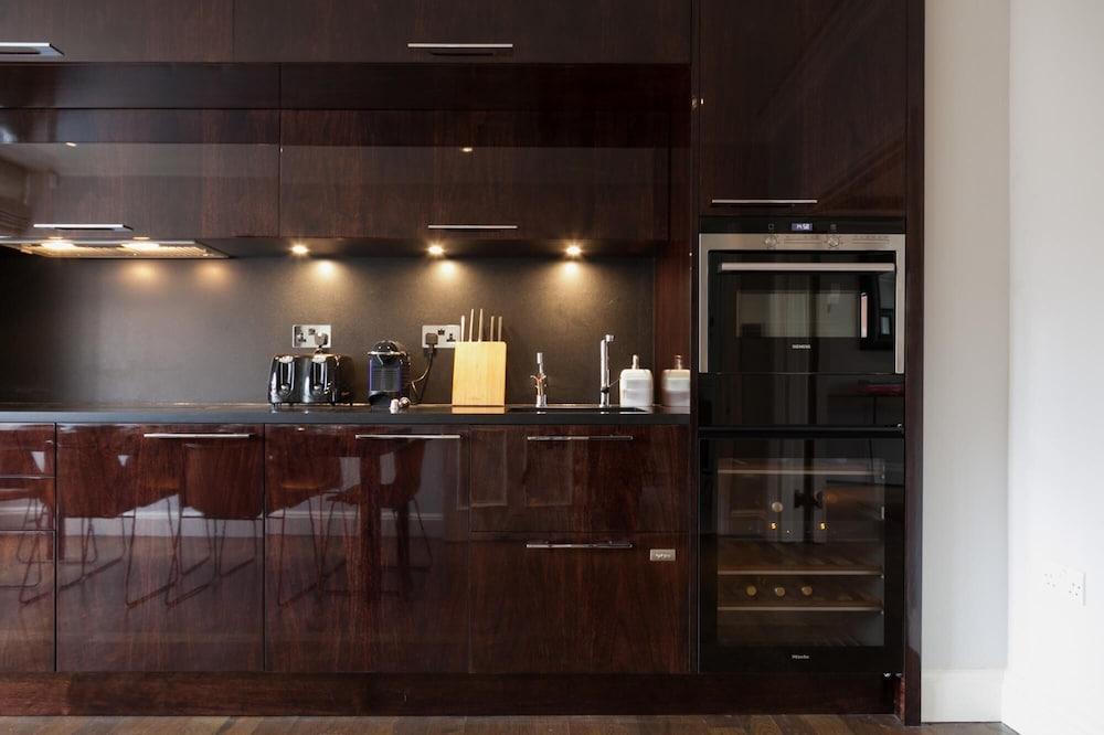 Stylish Mayfair Penthouse Next to Oxford Street and Selfridges - Tap to explore photos