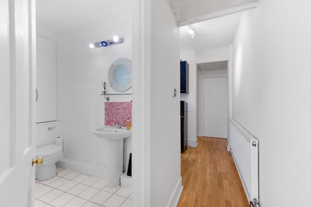 Mirabel Apartment 2 Bedrooms Fulham - Tap to explore photos