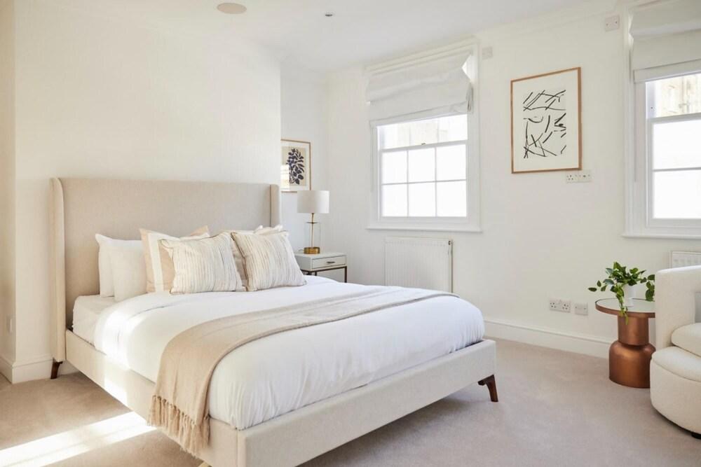 The Kensington Chelsea Escape - Stunning 5bdr With Patio Terrace - Tap to explore photos