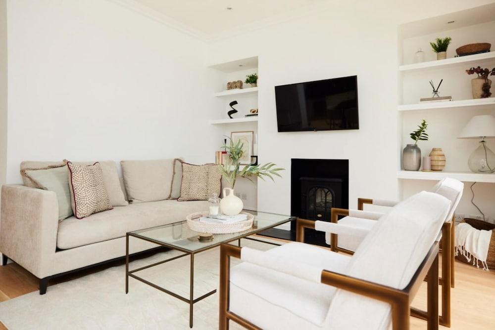 The Kensington Chelsea Escape - Stunning 5bdr With Patio Terrace - Tap to explore photos