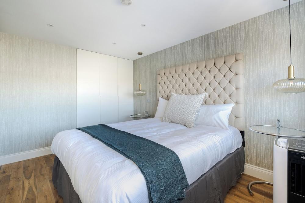 Luxury 3 Bedrooms Flat in Central London - Tap to explore photos