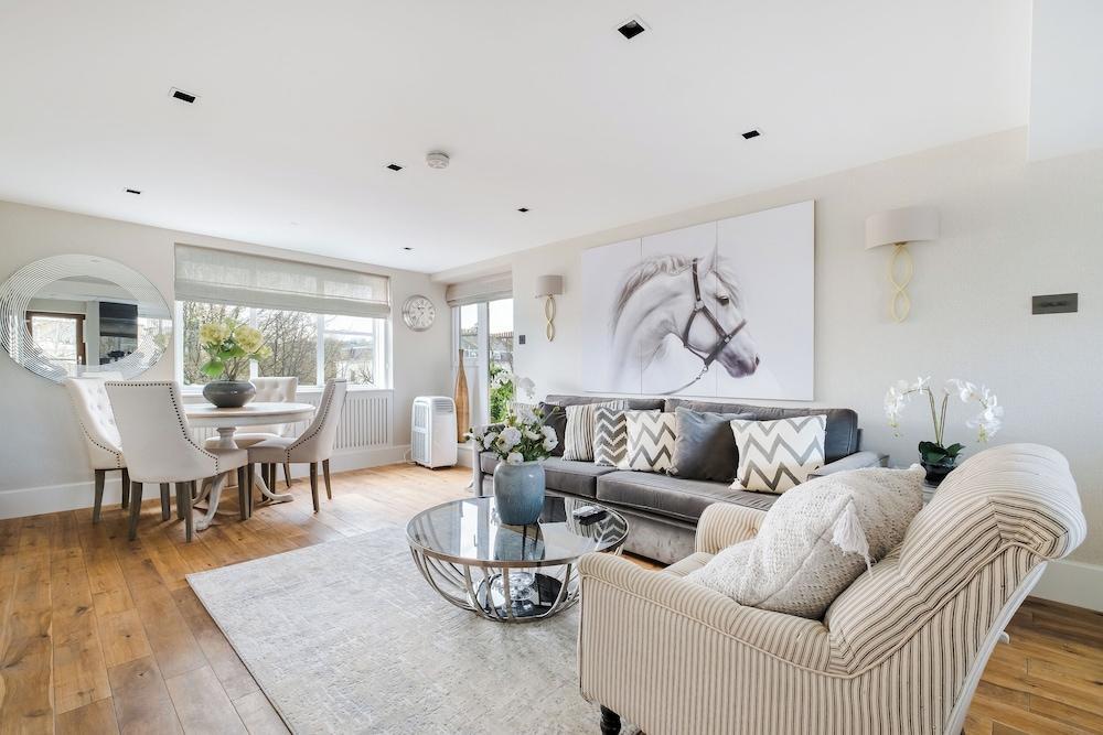 Luxury 3 Bedrooms Flat in Central London - Tap to explore photos