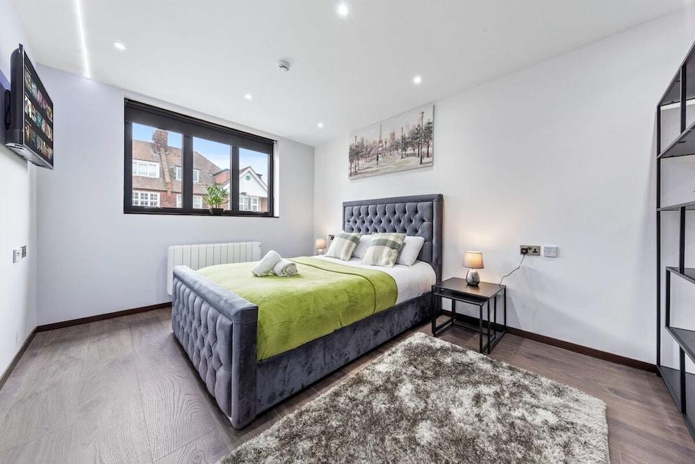 Golders Green Stays Room Type - Double Room, Private Bathroom (FF 6B - Woodstock) Golders Green Stays Room Type - Double Room, Private Bathroom (FF 6B - Woodstock)