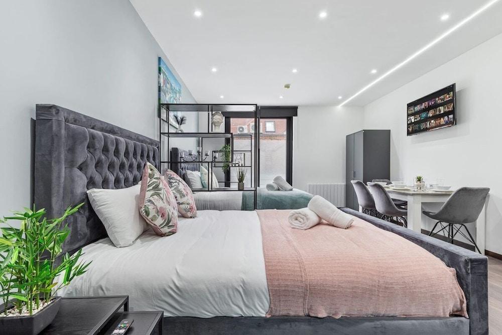Golders Green Stays Room Type - Apartment, Private Bathroom (GF 1A - Woodstock)
