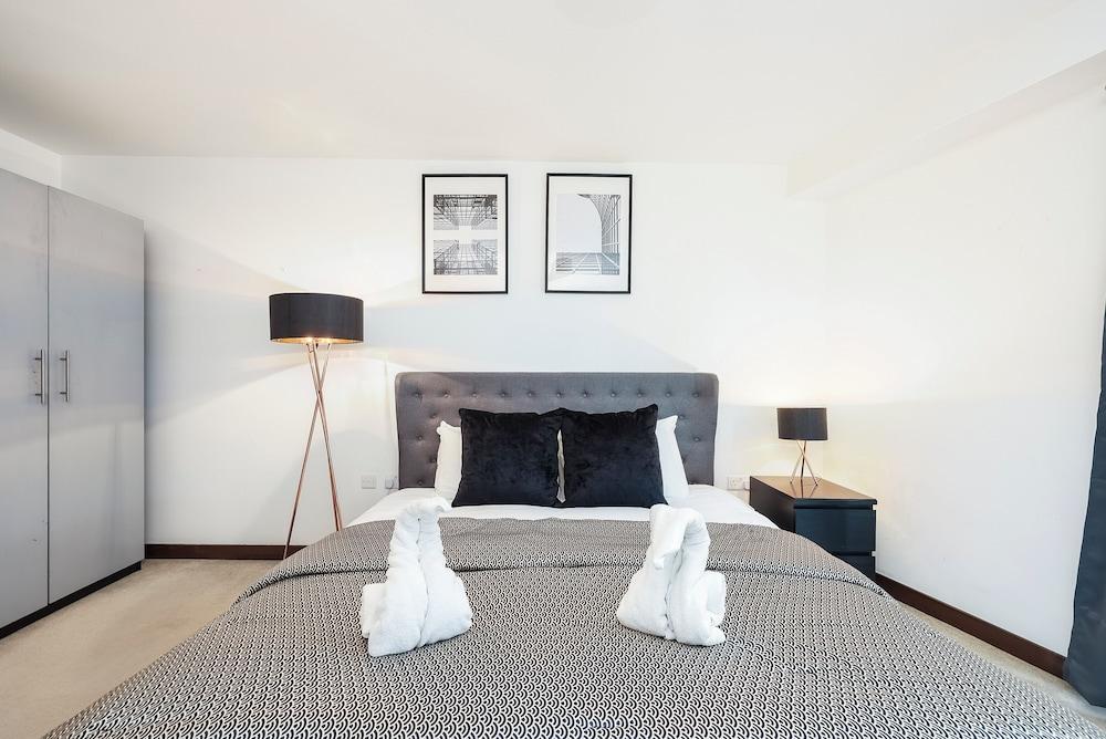My Serviced Space - Battersea - Tap to explore photos
