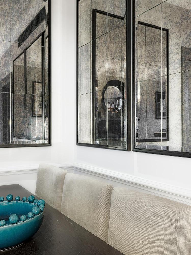 Spacious 2 Bedroom Apartment in Cadogan Square - Tap to explore photos