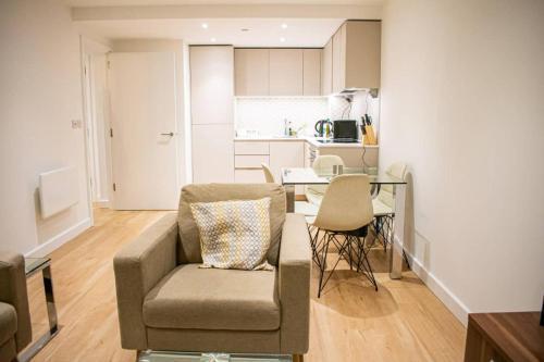 Stunning 1-bed Apartment in London - Tap to explore photos