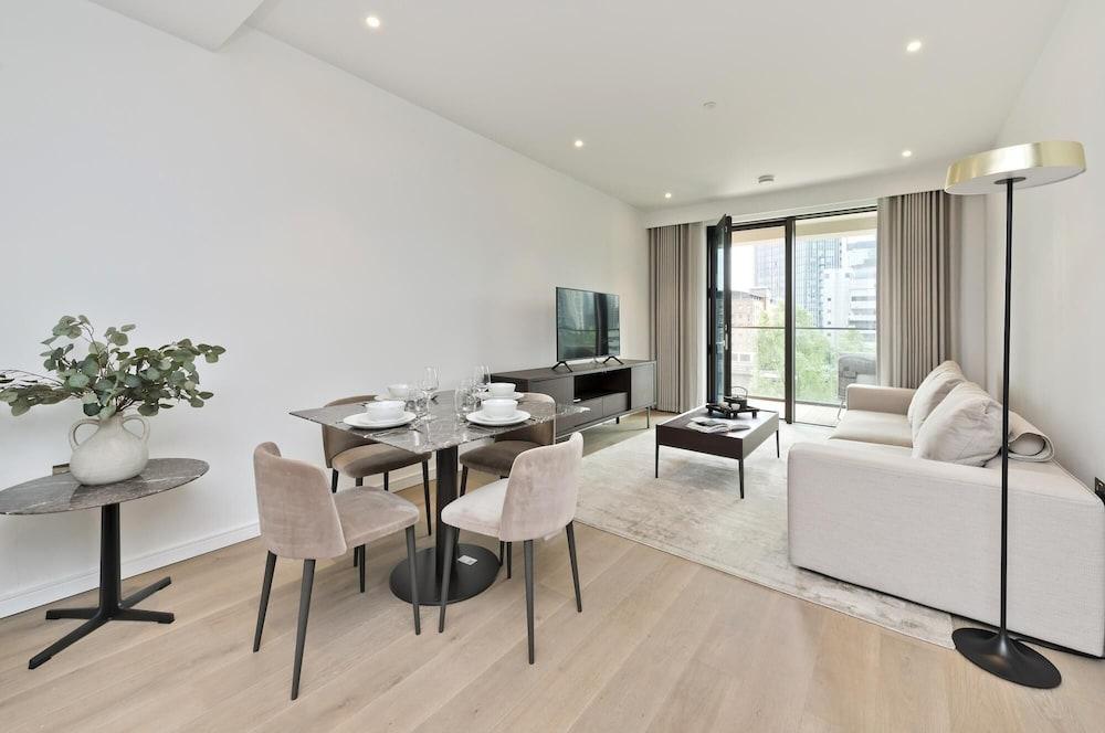 Deluxe one Bedroom Apartment in Canary Wharf - Tap to explore photos