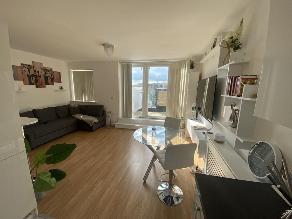 Captivating 1-bed Apartment in Barking - Tap to explore photos