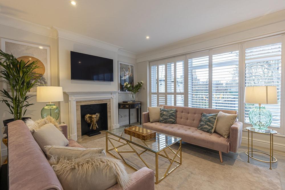 JOIVY Exclusive 3Br Home W/ Terrace In Chelsea - Tap to explore photos