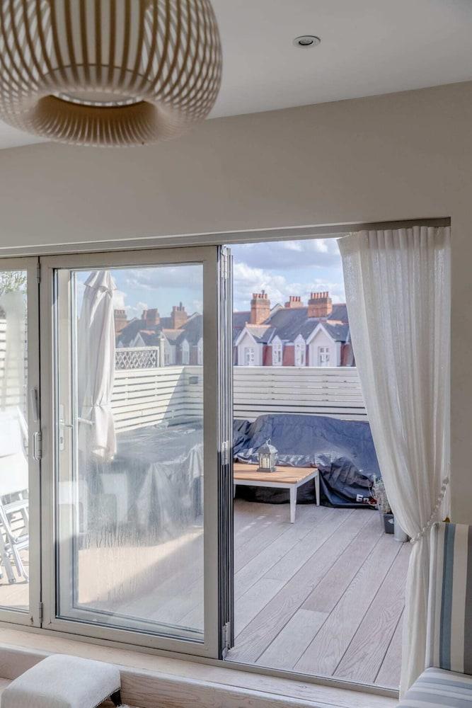 Airy & Modern 1BD Flat in Maida Vale - Tap to explore photos