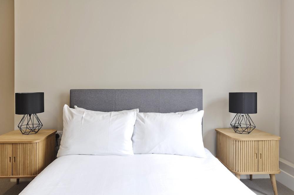 Immaculate new Apartment in Chelsea by Underthedoormat - Tap to explore photos