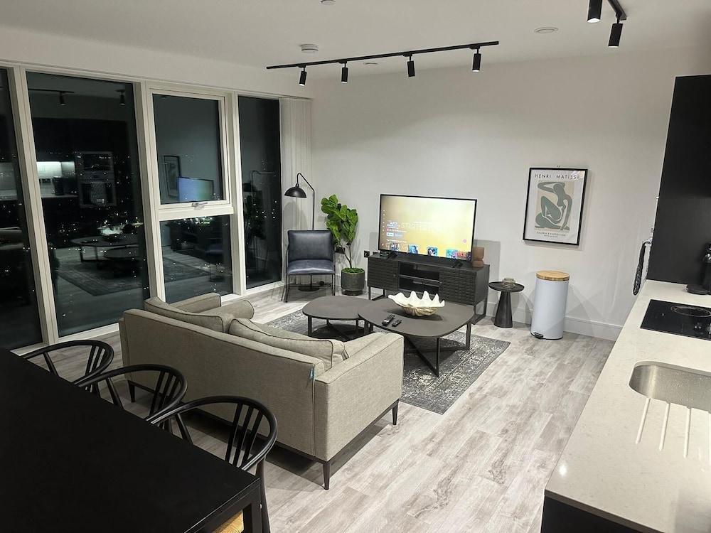 Impeccable 1bed Flat in West London!! - Tap to explore photos