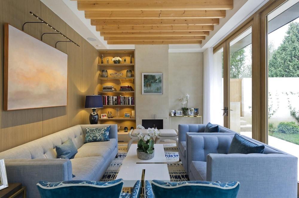 Stunning Fulham Apartment - Tap to explore photos