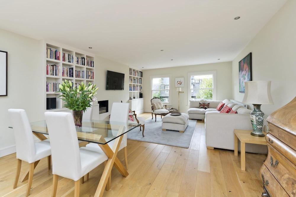 Beautiful Spacious Open-planned 3 Bedroom Apartment in Earls Court - Tap to explore photos