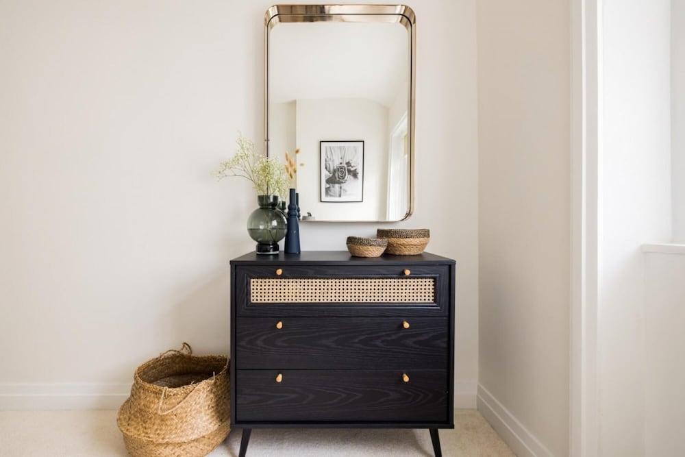 The Westminster Classic - Glamorous 3bdr Flat - Tap to explore photos