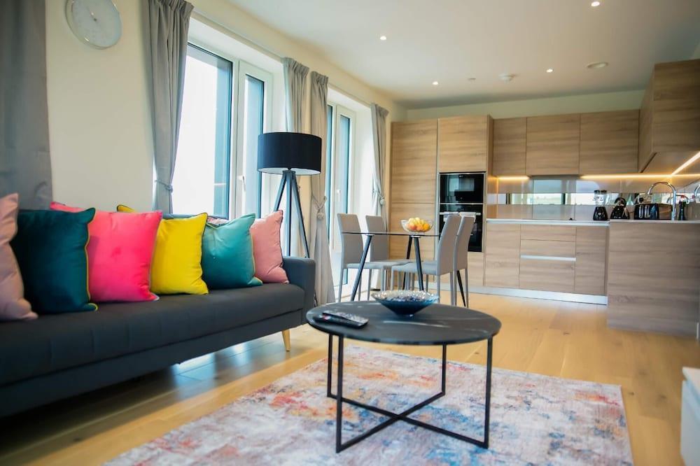 Immaculate 2-bed Apartment in London - Tap to explore photos