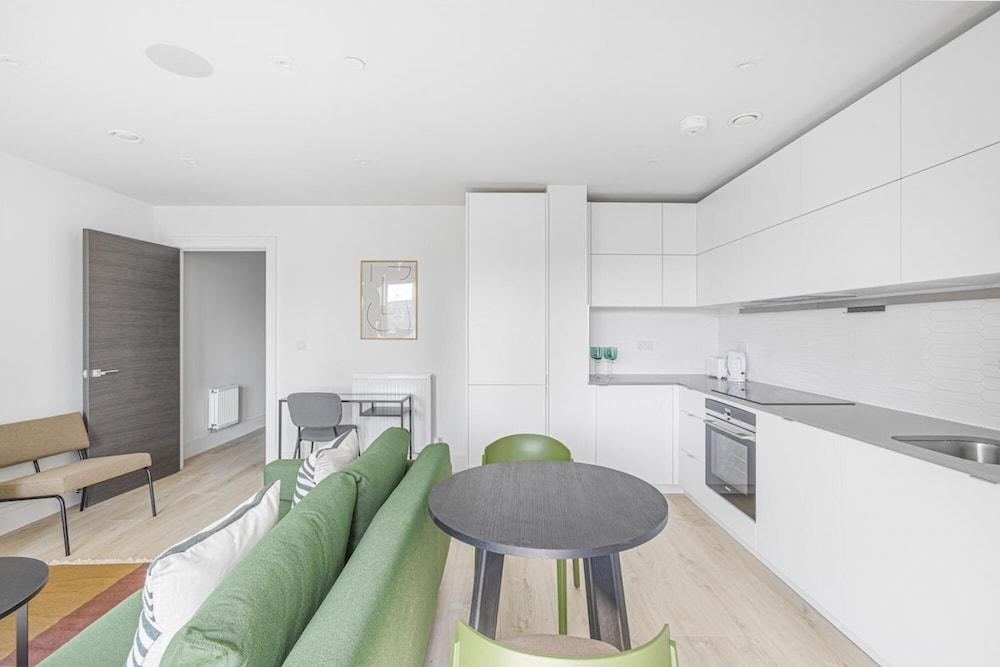 Superior 1 - bed Apartment in Wembley - Tap to explore photos