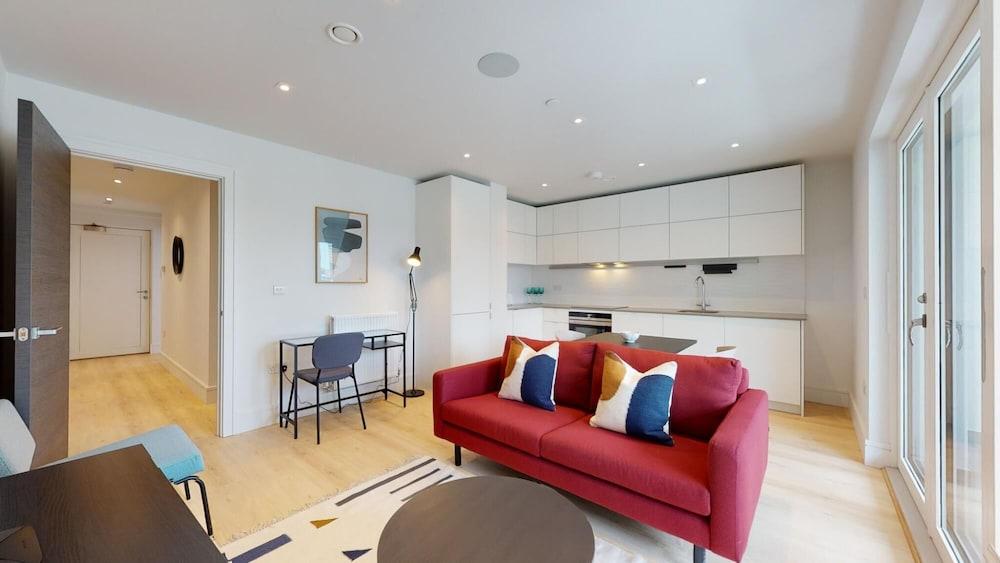 Superior 1 - bed Apartment in Wembley - Tap to explore photos