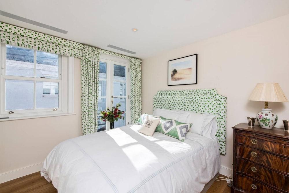 Colourful 3 Bed Notting Hill With A C - Tap to explore photos
