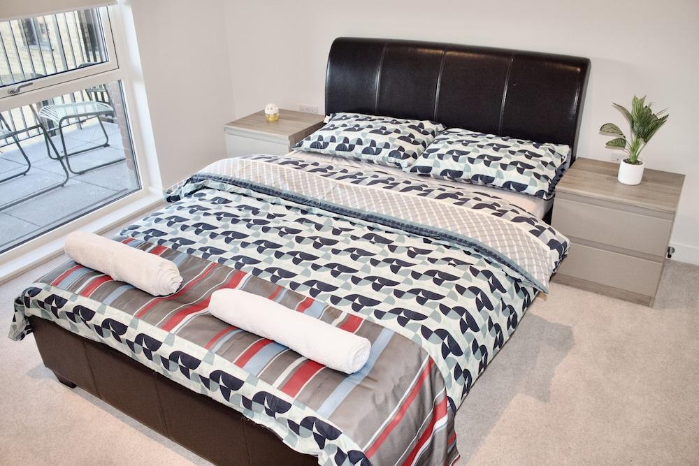 Impeccable 1bed Apartment in the Heart Ofgreenford - Tap to explore photos