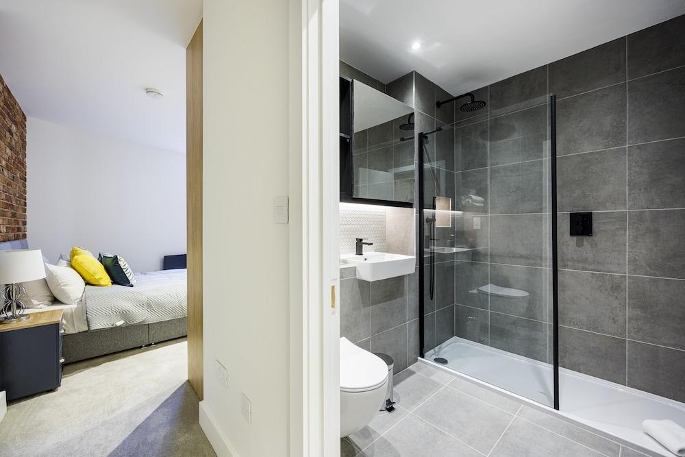 Luxurious Apartments in LONDON, SK - Tap to explore photos