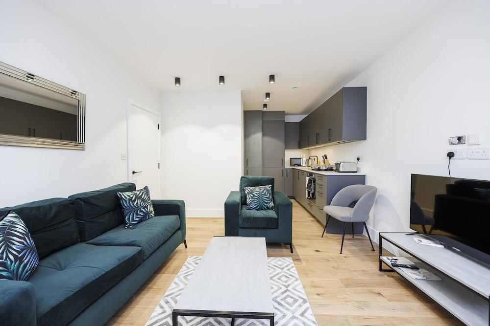 Luxurious Apartments in LONDON, SK - Tap to explore photos