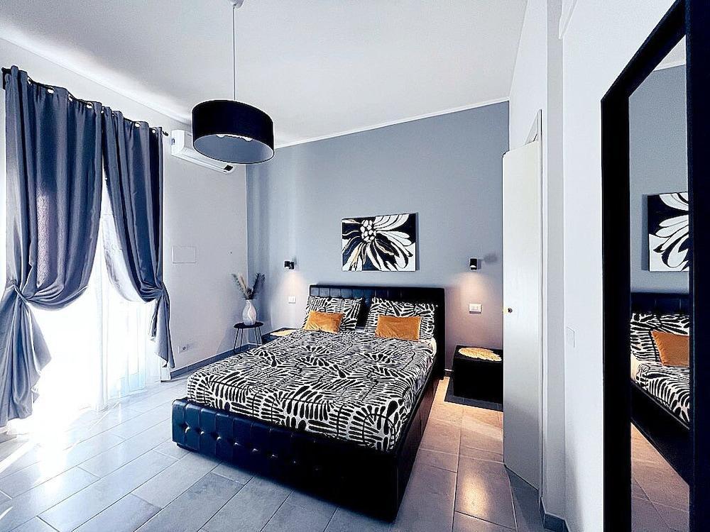 PIT STOP CIAMPINO STATION Room Type - Luxury Double Room, 1 King Bed, Private Bathroom
