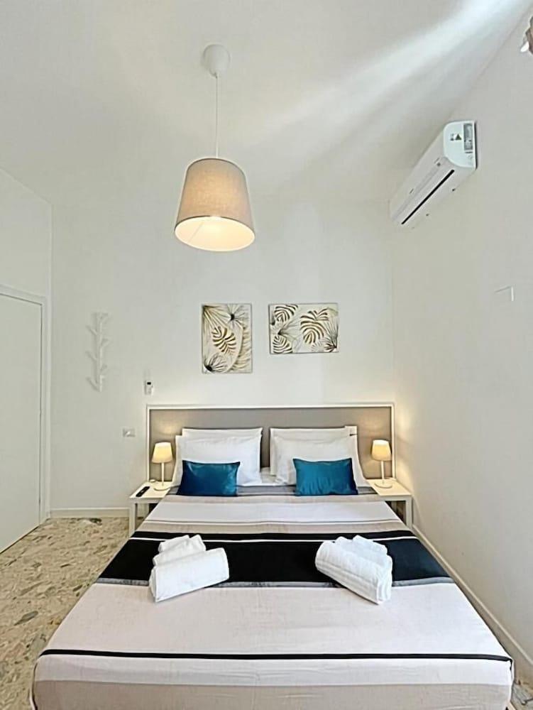 PIT STOP CIAMPINO STATION Room Type - Deluxe Room, 1 Queen Bed, Non Smoking, Shared Bathroom PIT STOP CIAMPINO STATION Room Type - Deluxe Room, 1 Queen Bed, Non Smoking, Shared Bathroom