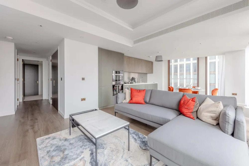 Luxurious 2BD Flat by the River - Vauxhall - Tap to explore photos