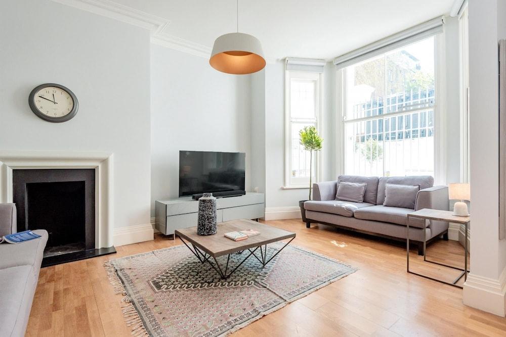 Stunning Home Near Earl s Court - Tap to explore photos