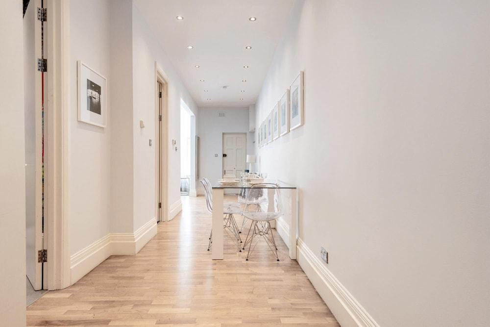 Stunning Home Near Earl s Court - Tap to explore photos