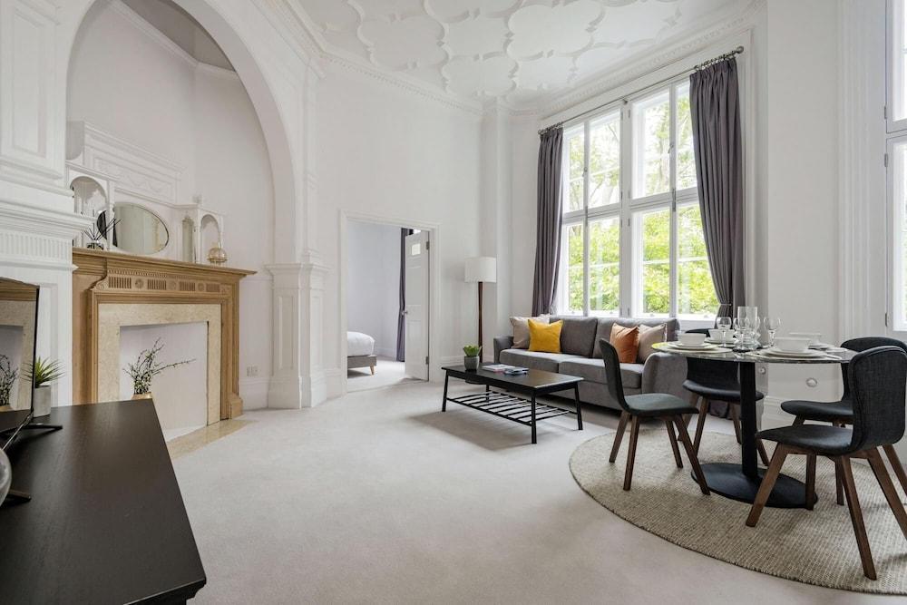 The Pavilion Road Suite Next to Sloane Square - Tap to explore photos