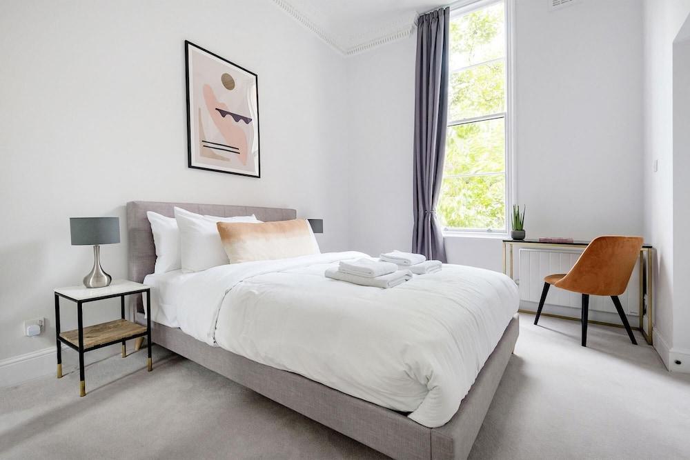 The Pavilion Road Suite Next to Sloane Square