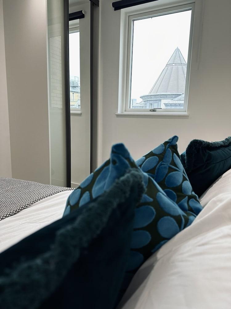 Luxury Two Bedroom Apartment Maida Vale - Tap to explore photos
