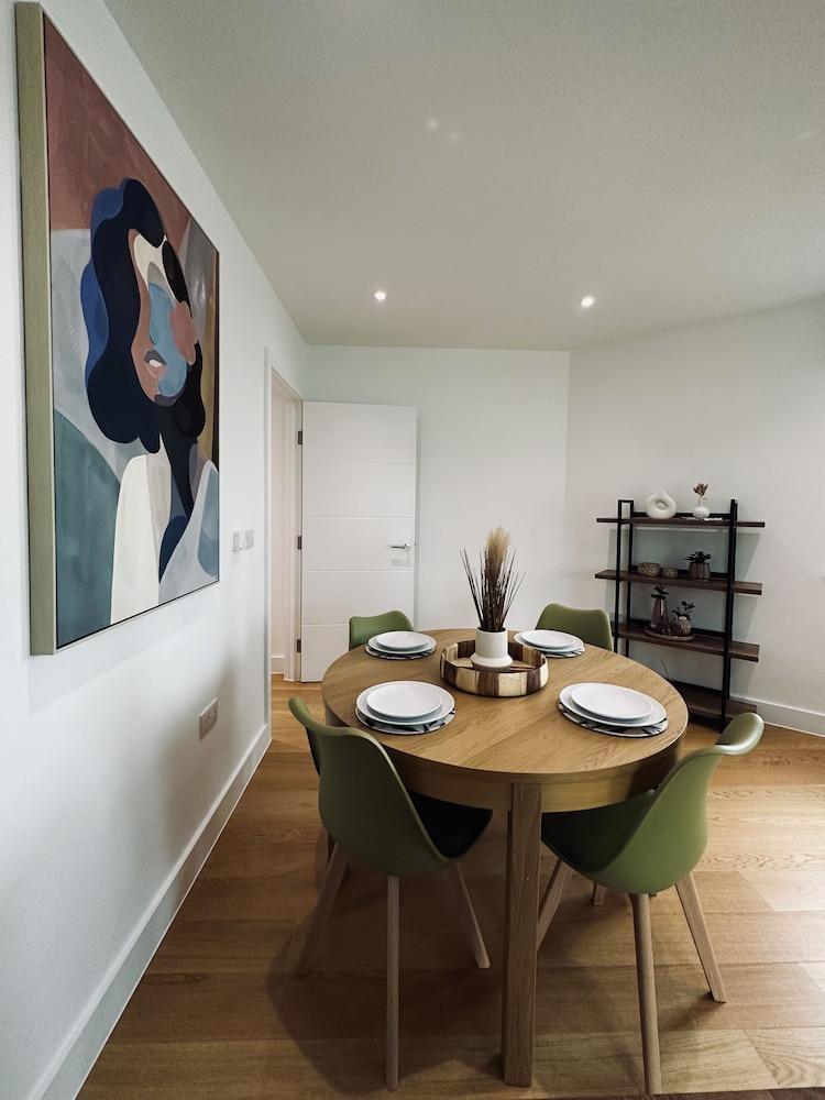 Luxury Two Bedroom Apartment Maida Vale - Tap to explore photos