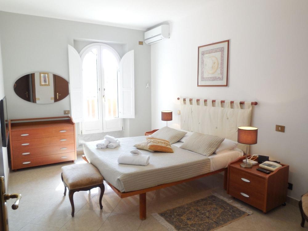 Apartment for 4 Persons - Tap to explore photos
